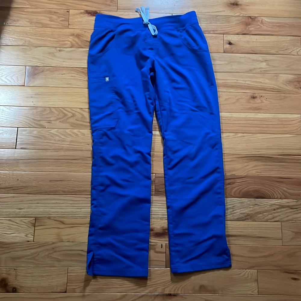 Figs kade winning blue medium